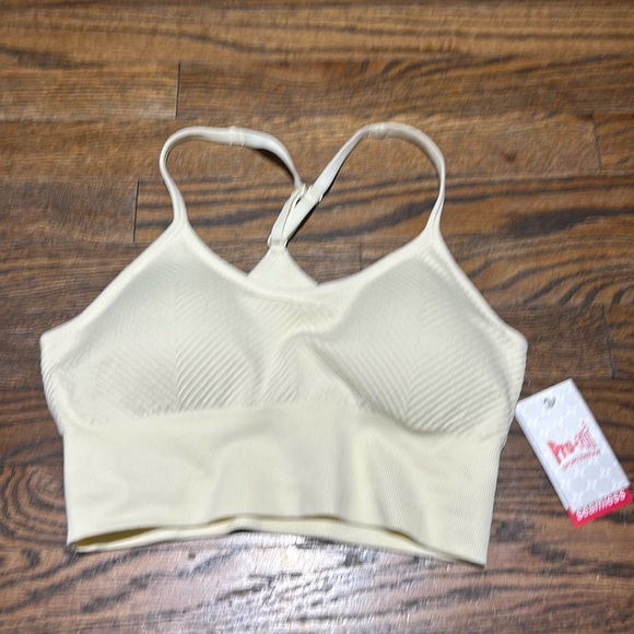 Pro-Fit Sports bra - Picture 1 of 3